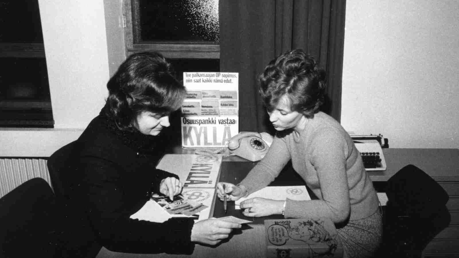 Sopimusneuvottelut pankissa vuonna 1975.