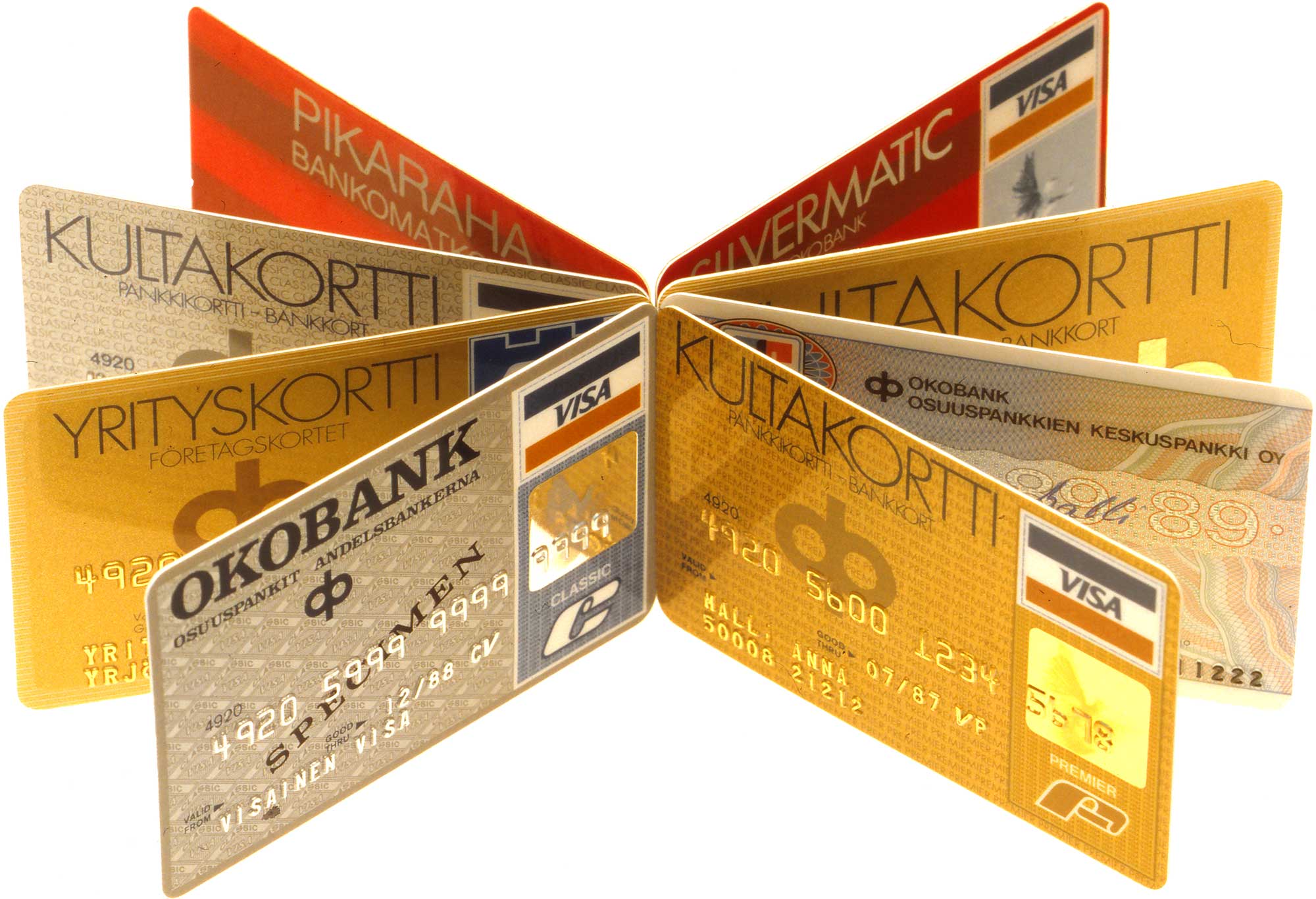 Pankkikortteja 1980-luvulta.